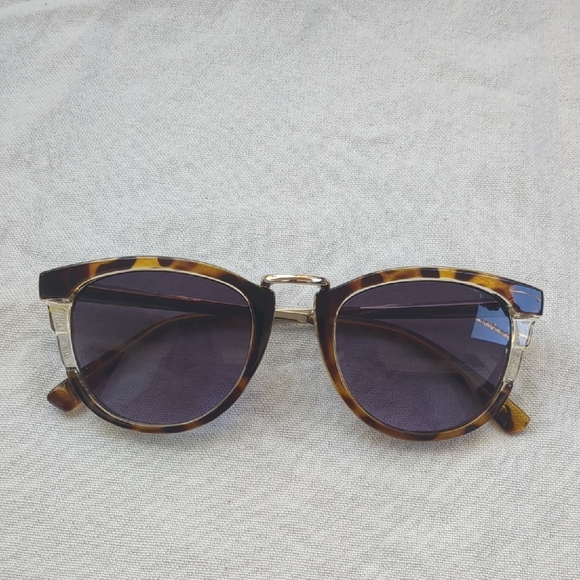 Tortoise Shell Sunglasses - Picture 1 of 4